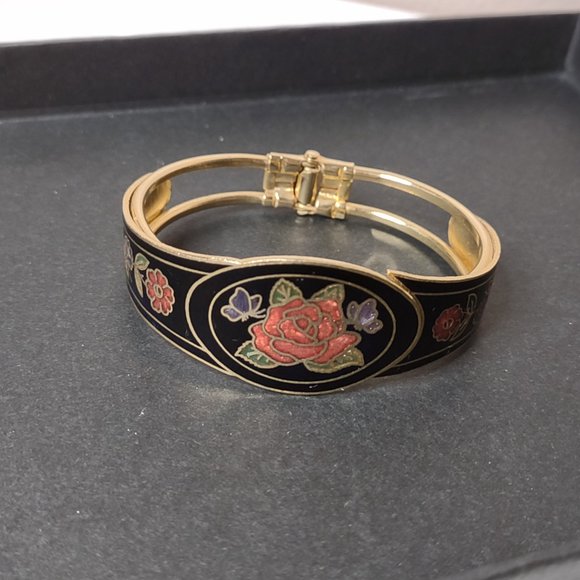 Very Pretty 6 3/4 Inch Hinged Rose Bracelet - Picture 8 of 9